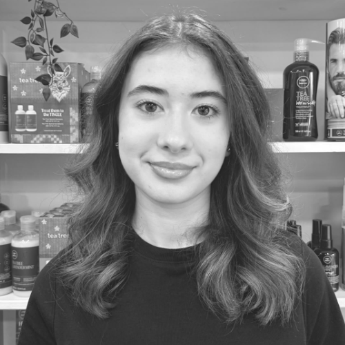 Carmen, stylist at Fab Hair London, recently achieved Level 3 with a passion for colouring and styling