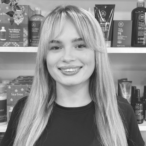 Chloe, stylist at Fab Hair London, recently completed Level 3 with a passion for colouring and styling